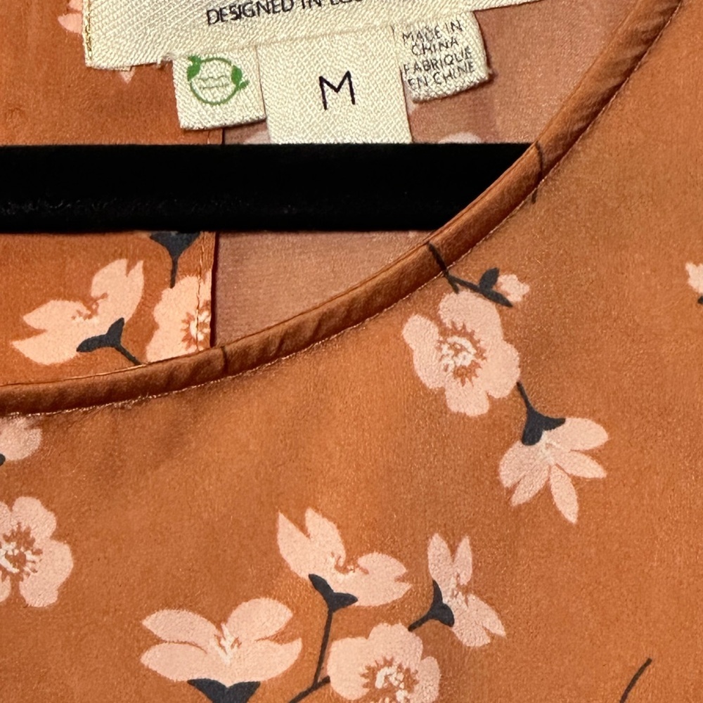 Saltwater Luxe Becca Blouse Floral Pattern Silky Feel Lightweight Size Medium - Picture 3 of 5